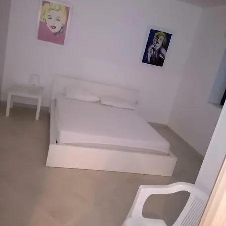 Dora *